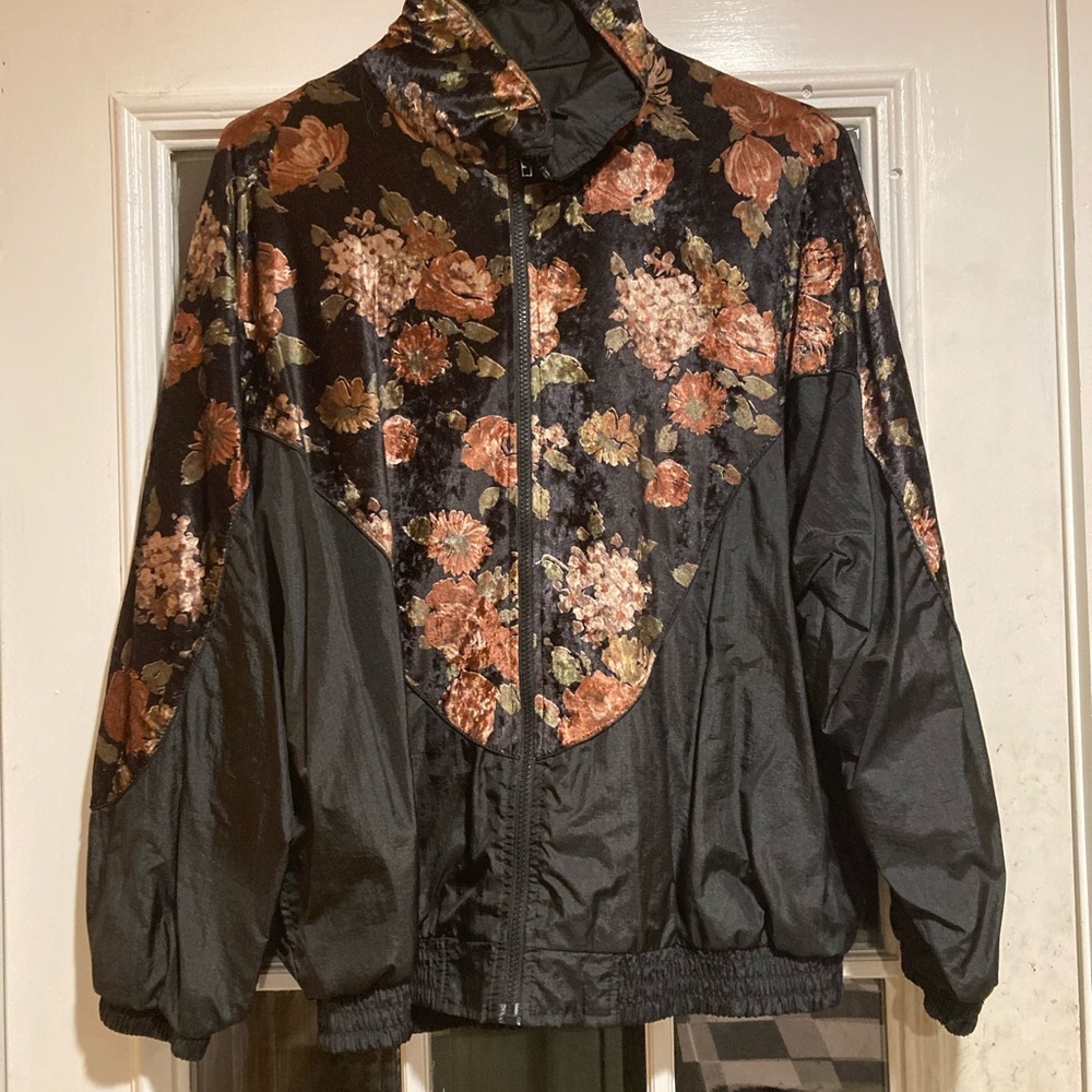 Vtg velvet goth floral windbreaker